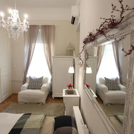 Vintage At Basilica Apartment *