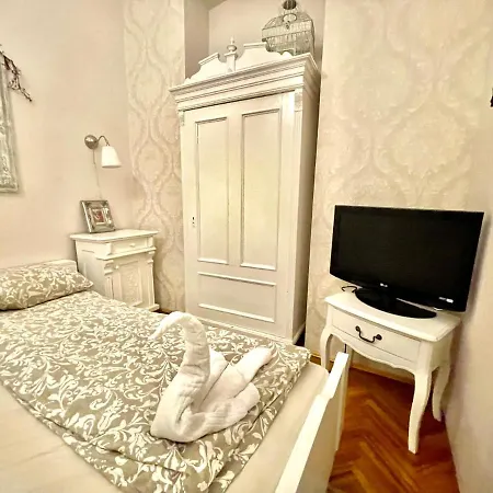 Vintage At Basilica Apartment