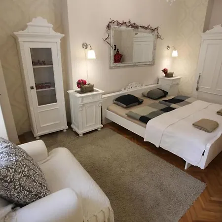 Apartment Vintage At Basilica